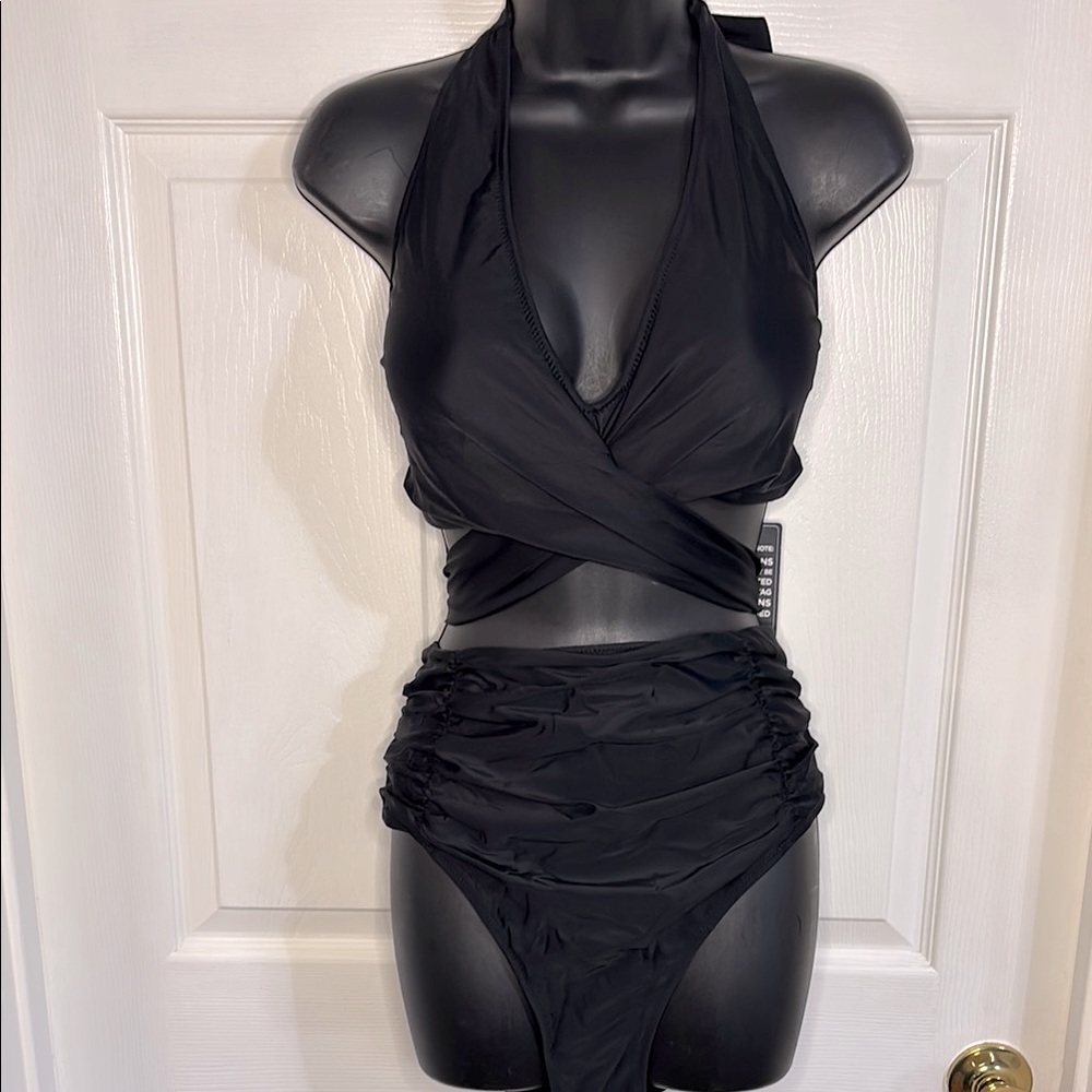 Blooming Jelly black two piece swim suit, size XXL, NWT.